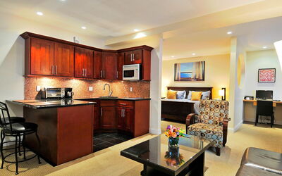 Accommodation:&nbsp;Manhattan Residence 100.2