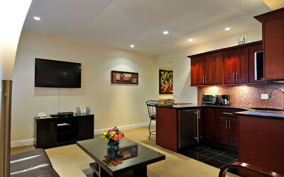 Accommodation:&nbsp;Manhattan Residence 100.5