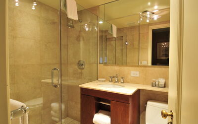 Accommodation:&nbsp;Manhattan Residence 100.26
