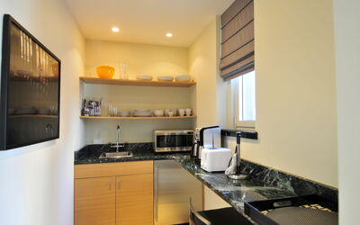 Accommodation:&nbsp;Manhattan Residence 100.17