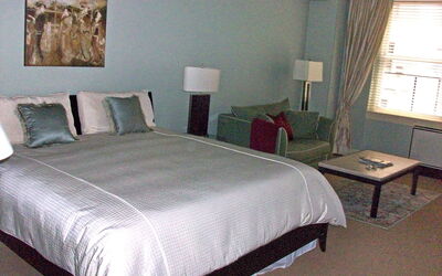 Accommodation:&nbsp;Manhattan Residence 100.2