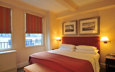 Accommodation:&nbsp;Manhattan Residence 100.26
