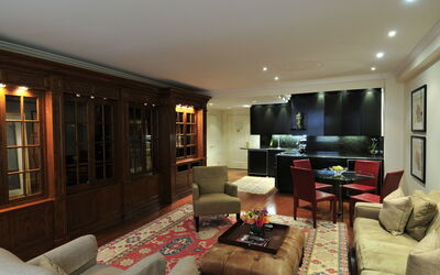 Accommodation:&nbsp;Manhattan Residence 100.14