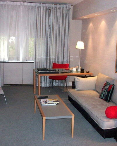 Manhattan Residence 100.7