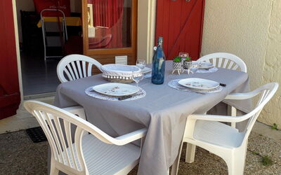 Le Barcarès 165: Table, Furniture, Tableware, Property, Chair, White, Bottle, Building, Textile, Door