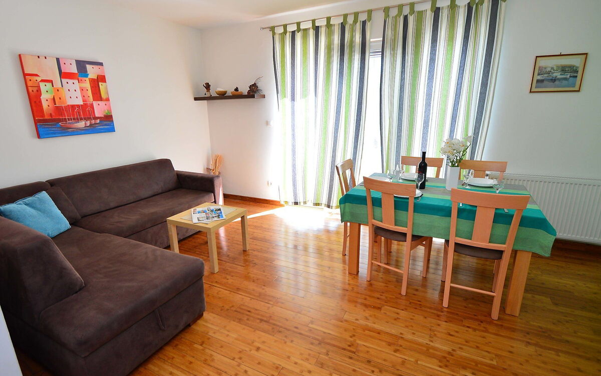 Accommodation:&nbsp;Cvita 104.1