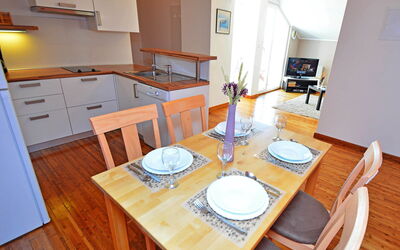 Accommodation:&nbsp;Cvita 104.2
