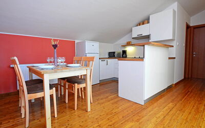 Accommodation:&nbsp;Cvita 104.2