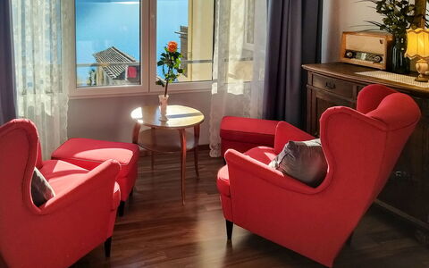 Accommodation:&nbsp;Pit Stop 360.1