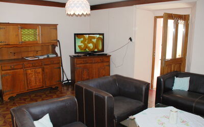 Accommodation:&nbsp;Pit Stop 360.1