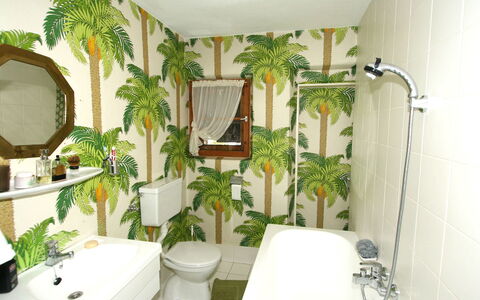 Patricia: Bathroom, Room, Property, Green, Interior Design, Building, Plumbing Fixture, Real Estate, House, Architecture