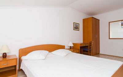 Accommodation:&nbsp;Plavac Mali 301.5