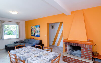 Accommodation:&nbsp;Plavac Mali 301.3