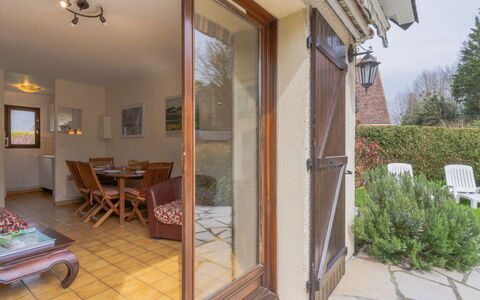 Le Pré Verger: Plant, Property, Table, Wood, Lighting, Interior Design, Shade, Architecture, Door, Chair
