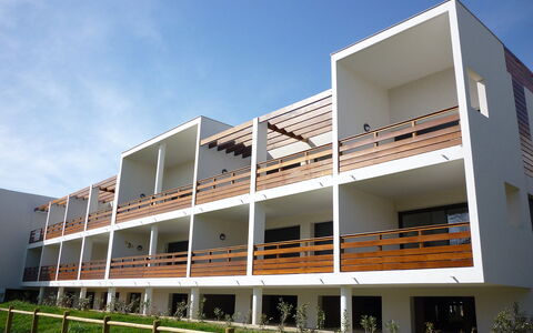 Saint Cyprien 815: Sky, Building, Plant, Shade, Urban Design, Facade, Window, Cloud, Commercial Building, Mixed-Use