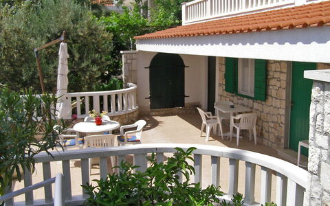 Tija: Property, Building, House, Real Estate, Porch, Courtyard, Baluster, Patio, Architecture, Balcony