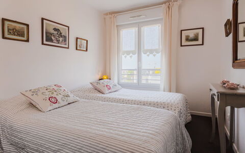 Deauville-Trouville 169: Furniture, Property, Picture Frame, Window, Comfort, Wood, Textile, Shade, Interior Design, Floor