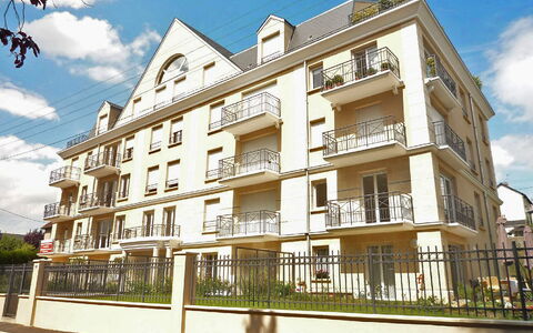Deauville-Trouville 169: Cloud, Sky, Building, Window, Plant, Urban Design, Neighbourhood, Fence, Porch, Residential Area