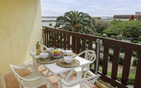 Gruissan Plage: Sky, Plant, Property, Table, Cloud, Furniture, Building, Chair, Azure, Tableware