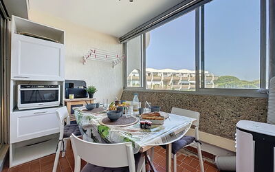Accommodation:&nbsp;Le Quai aux Fleurs 540.9
