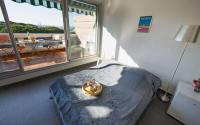 Accommodation:&nbsp;Le Quai aux Fleurs 540.7