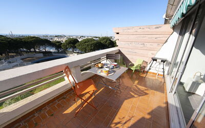Accommodation:&nbsp;Le Quai aux Fleurs 540.7