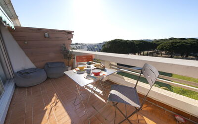 Accommodation:&nbsp;Le Quai aux Fleurs 540.7