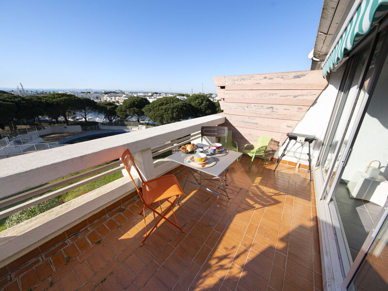 Accommodation:&nbsp;Le Quai aux Fleurs 540.7