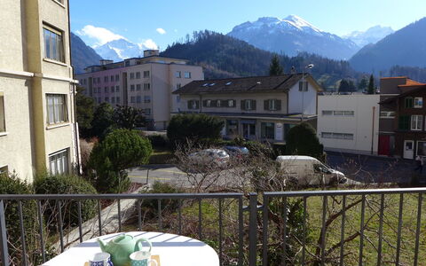Interlaken 400: Mountain, Property, Mountainous Landforms, Sky, Building, Mountain Range, Town, House, Real Estate, Apartment