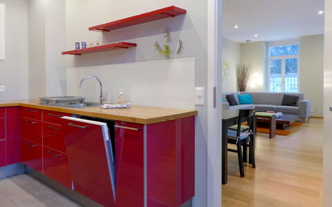 Interlaken 400: Kitchen Sink, Cabinetry, Furniture, Sink, Tap, Countertop, Building, Chair, Kitchen Stove, Wood