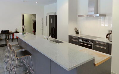 Accommodation:&nbsp;Modern 400.4