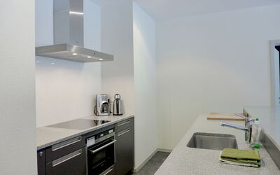 Accommodation:&nbsp;Modern 400.4