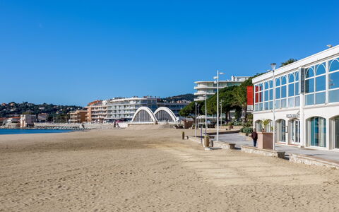 Sainte Maxime 214: Beach, Coast, Coastal And Oceanic Landforms, Sand, Sea, Shore, Ocean, Shade, Tropics, Resort Town