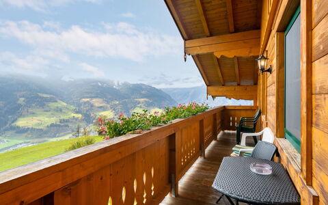 Moderegg: Sky, Cloud, Plant, Table, Building, Wood, Flowerpot, Porch, Fence, Leisure