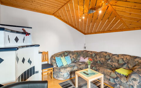 Moderegg: Couch, Furniture, Table, Interior Design, Living Room, Wood, Floor, Flooring, Studio Couch, Chair