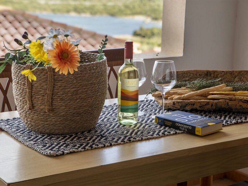 Accommodation:&nbsp;Csa - 15, Baia de Bahas 300.25