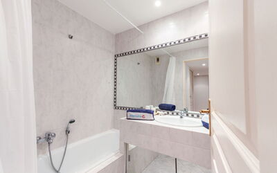 Accommodation:&nbsp;Cap Marine 350.2