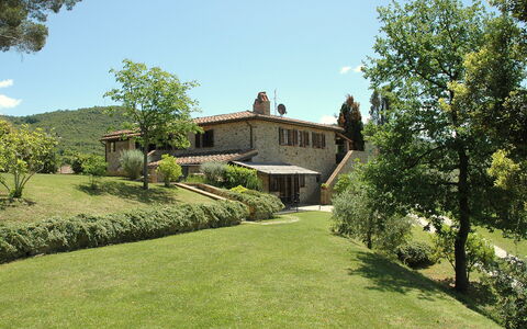 Città della Pieve 301: Property, Estate, House, Building, Garden, Home, Tree, Grass, Mansion, Architecture