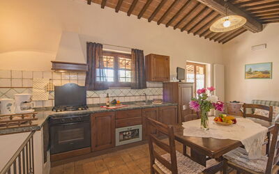 Malagronda 301.1: Countertop, Room, Property, Furniture, Building, Interior Design, Ceiling, Kitchen, Floor, House