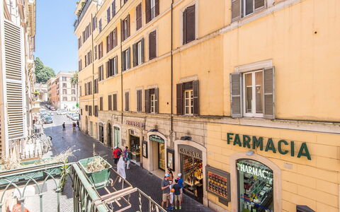Spanish Steps: Urban Area, Neighbourhood, Building, Street, Town, City, Architecture, Mixed-Use, Metropolitan Area, Human Settlement