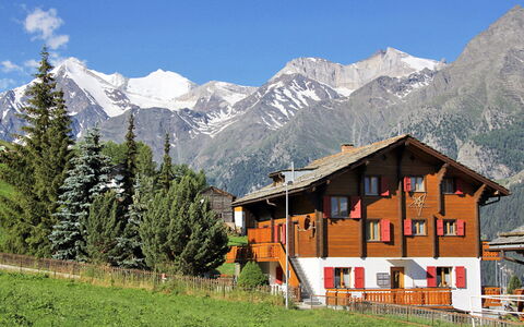 Grächen 360: Plant, Sky, Mountain, Property, Ecoregion, Cloud, Building, Natural Landscape, Highland, House