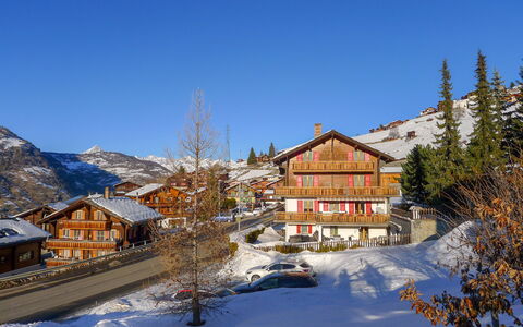 Grächen 360: Sky, Building, Mountain, Property, Snow, Window, House, Tree, Slope, Architecture