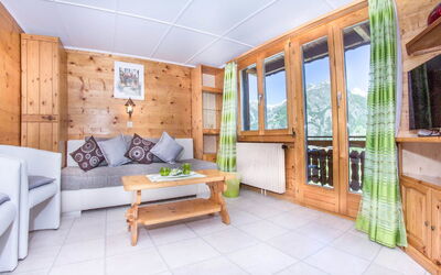 Bergfink Obergeschoss 360.4: Property, Room, Interior Design, Furniture, Building, Real Estate, House, Ceiling, Home, Living Room
