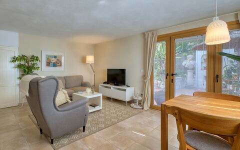 Petite Fleur: Furniture, Plant, Houseplant, Table, Chair, Wood, Flooring, Living Room, Floor, Comfort