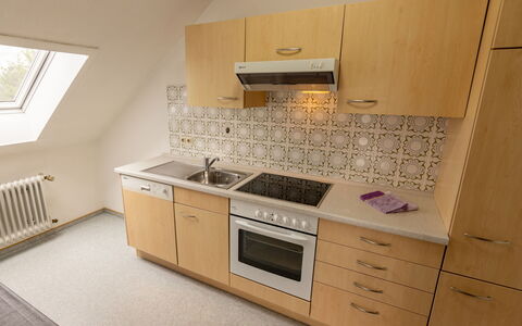 Hochfirst: Countertop, Cabinetry, Furniture, Window, Kitchen Stove, Building, Kitchen, Drawer, Kitchen Appliance, Wood