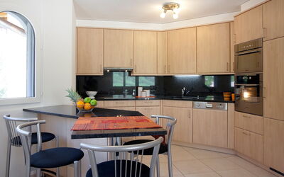 Accommodation:&nbsp;A31 190.2