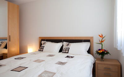 Accommodation:&nbsp;A22 190.3