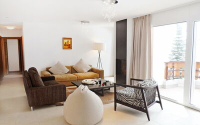 Accommodation:&nbsp;A11 190.6