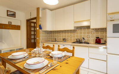 Accommodation:&nbsp;Santa Lucia 200.3