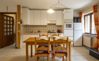 Accommodation:&nbsp;Santa Lucia 200.3